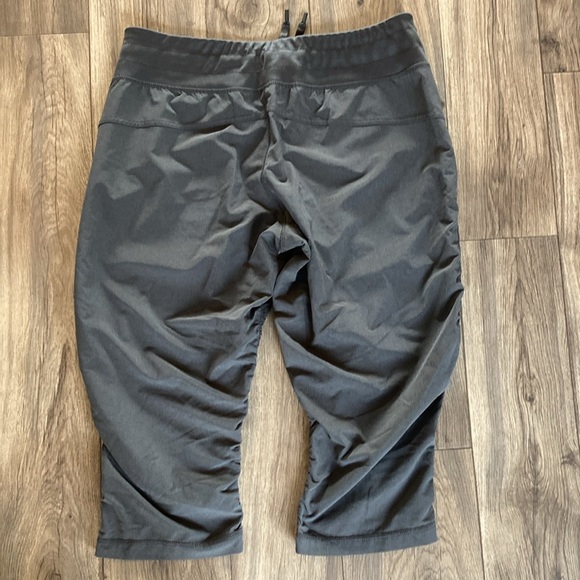 Ladies Kirkland Brand Active Capris Size Large - Picture 3 of 8